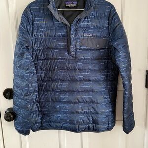 Patagonia Women’s Patterned Blue Down Snap T Pullover